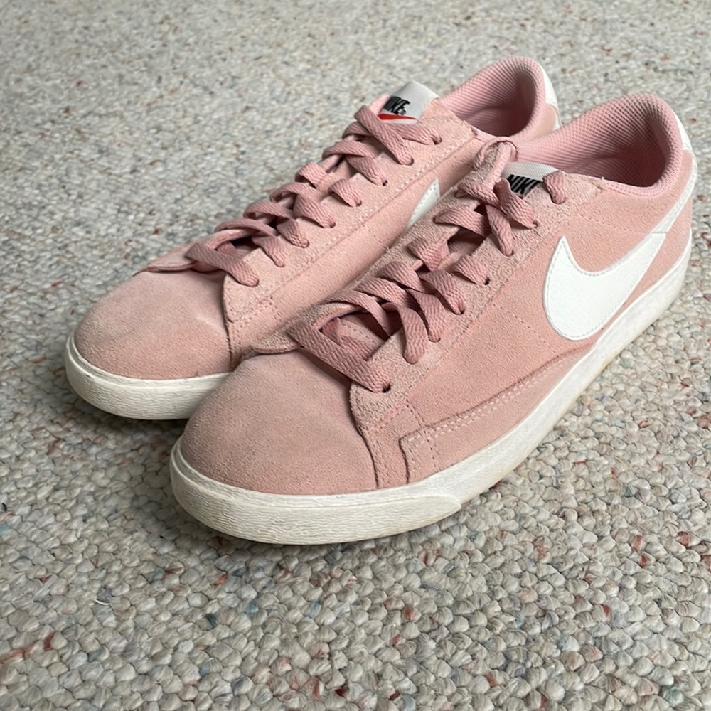 Pink Nike Lowtop Sneakers